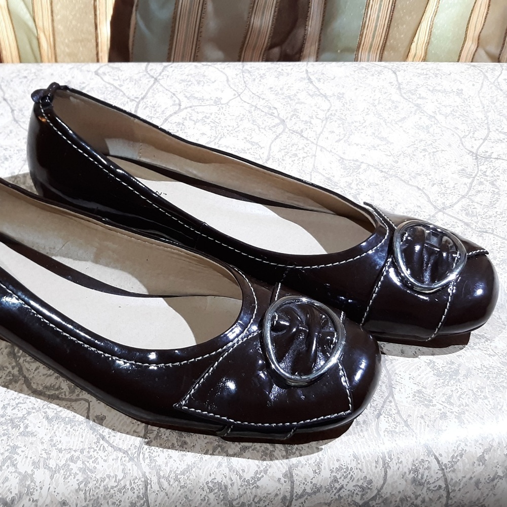 Kenneth Cole Reaction "Look Out" Buckle Flats